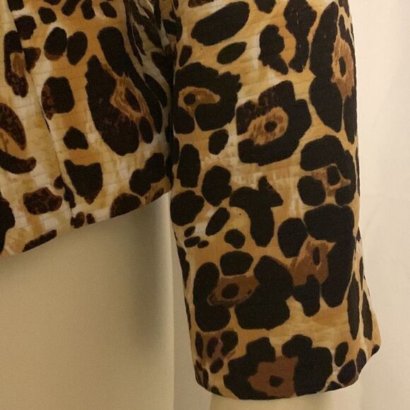 Vintage Isabella quilted animal print blazer jacket. Size 8 - Picture 7 of 16